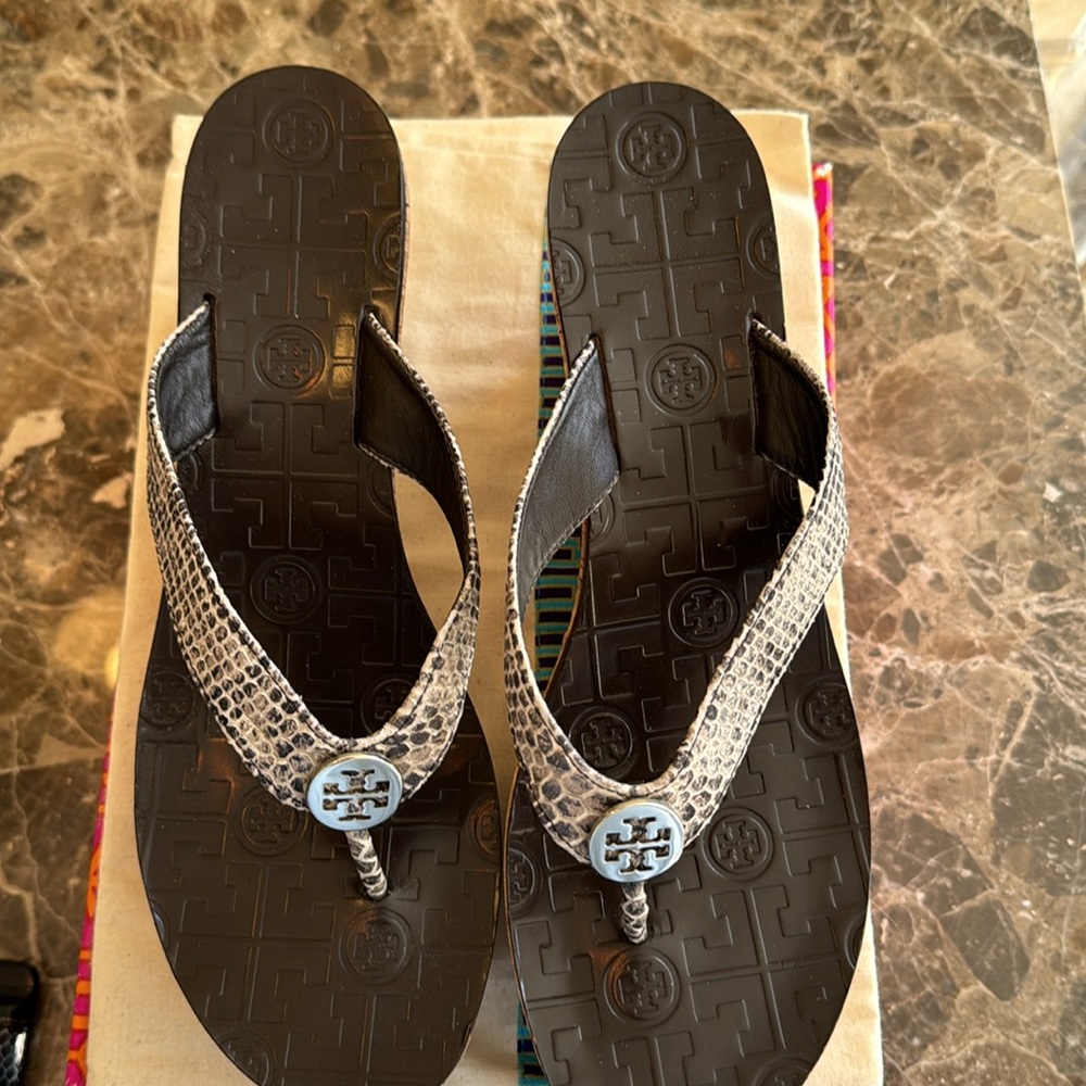 Tory Burch Thor Wedge, Gray, size 10 - Picture 2 of 7